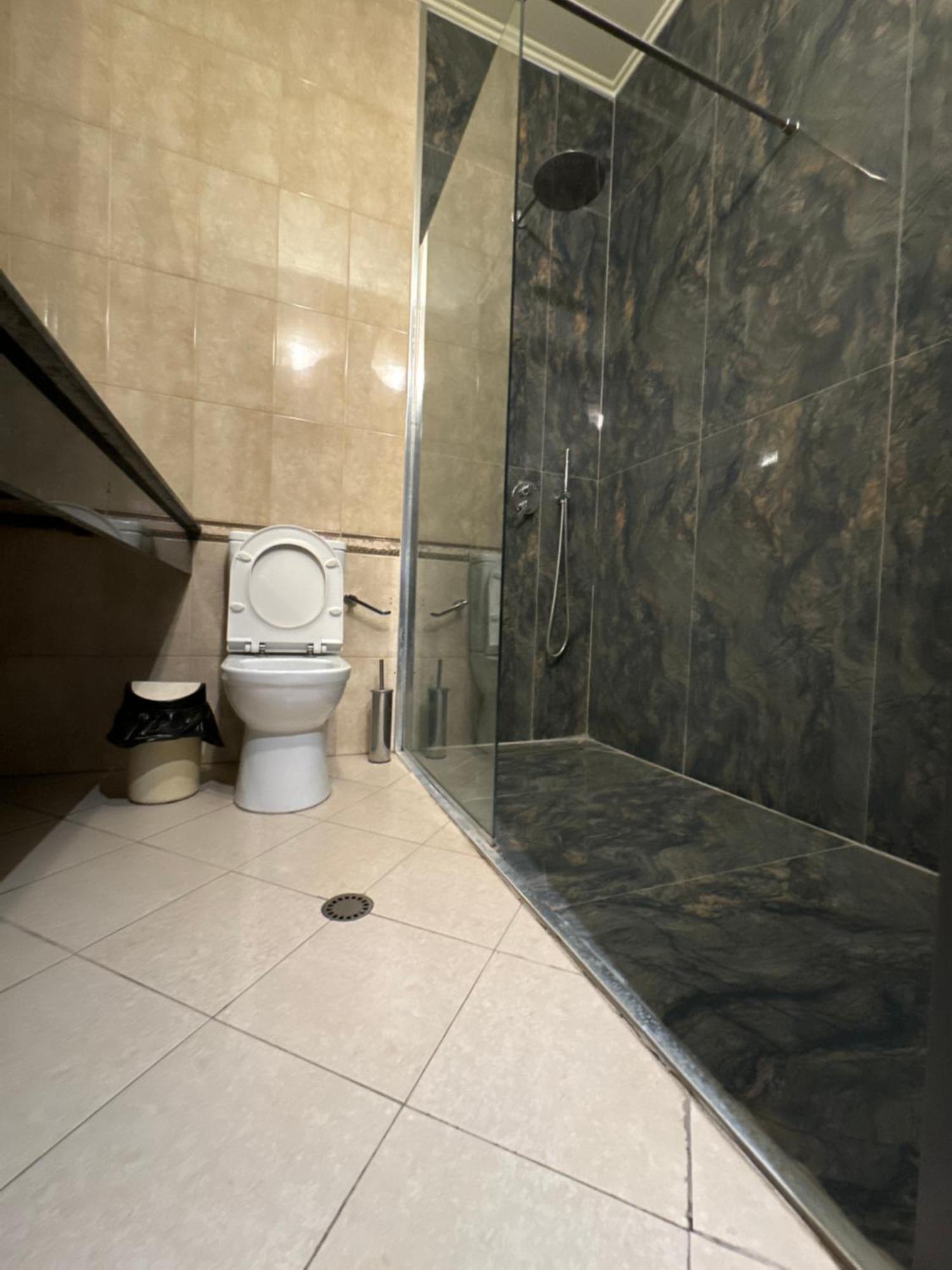 Hotel Tirona Тирана Екстер'єр фото