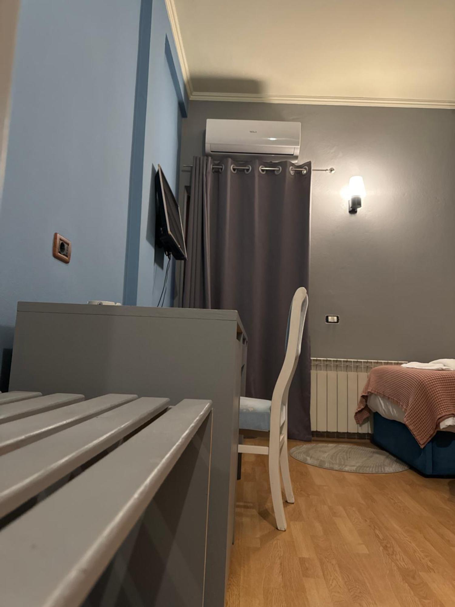 Hotel Tirona Тирана Екстер'єр фото