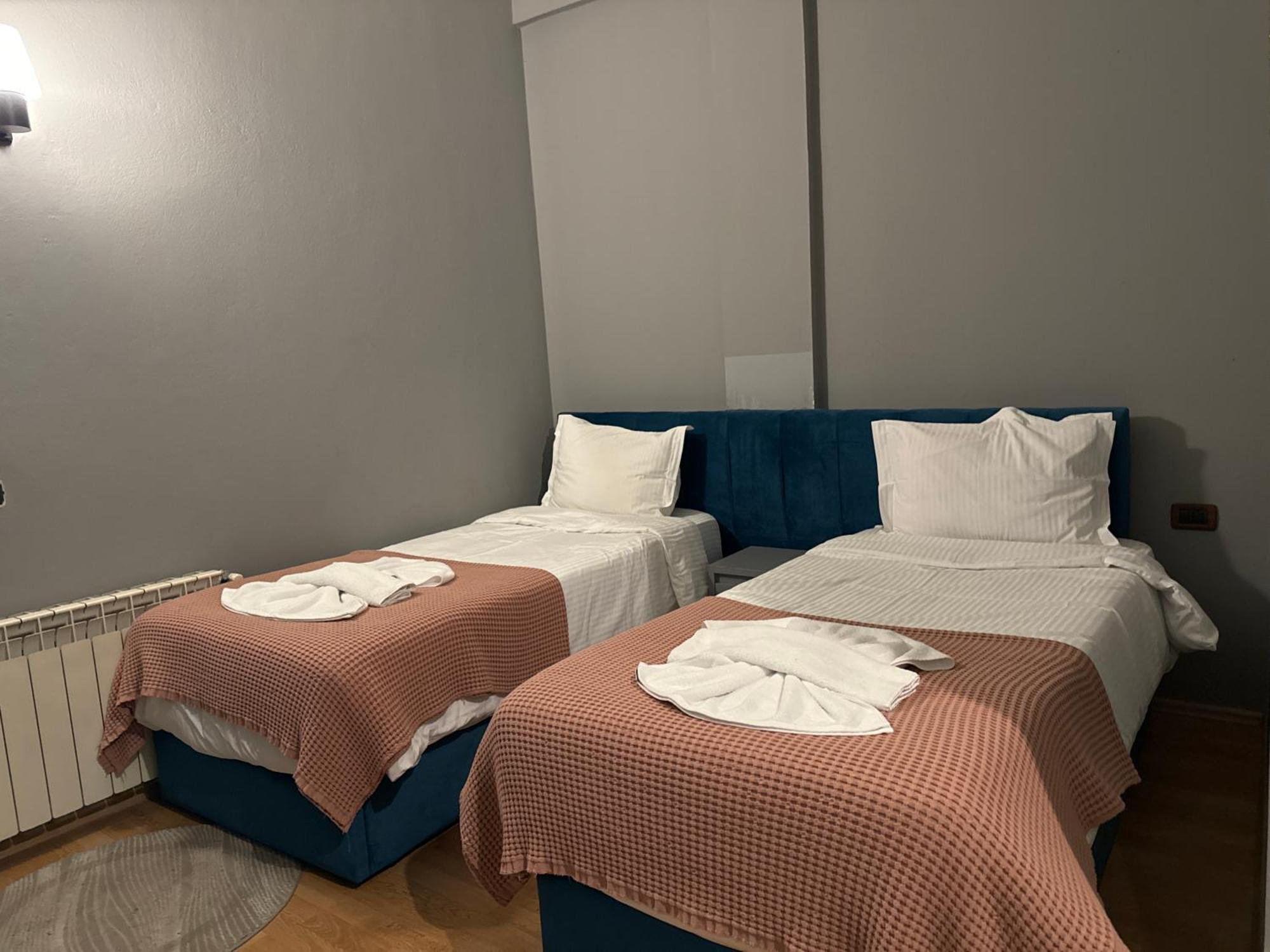 Hotel Tirona Тирана Екстер'єр фото