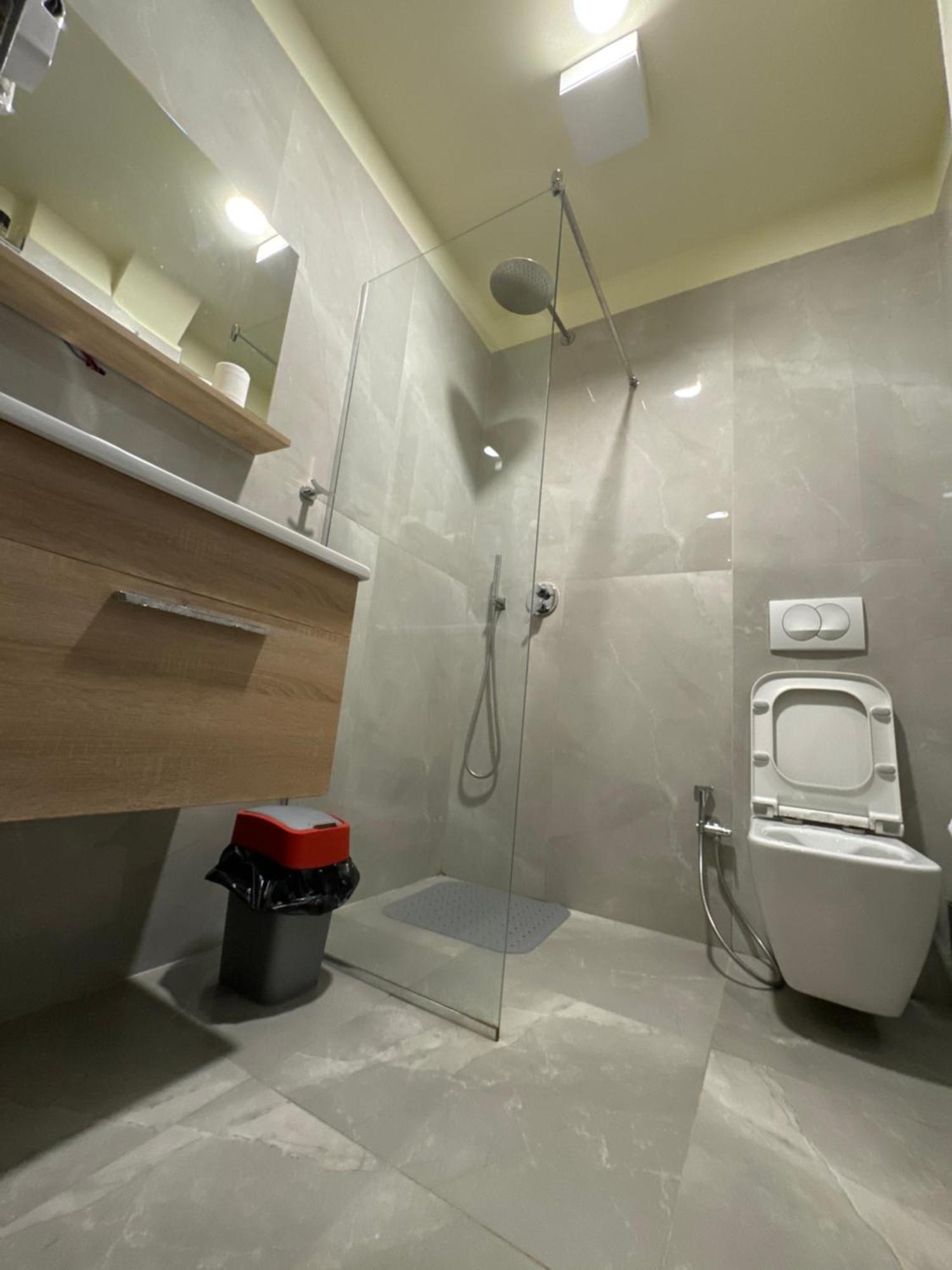 Hotel Tirona Тирана Екстер'єр фото