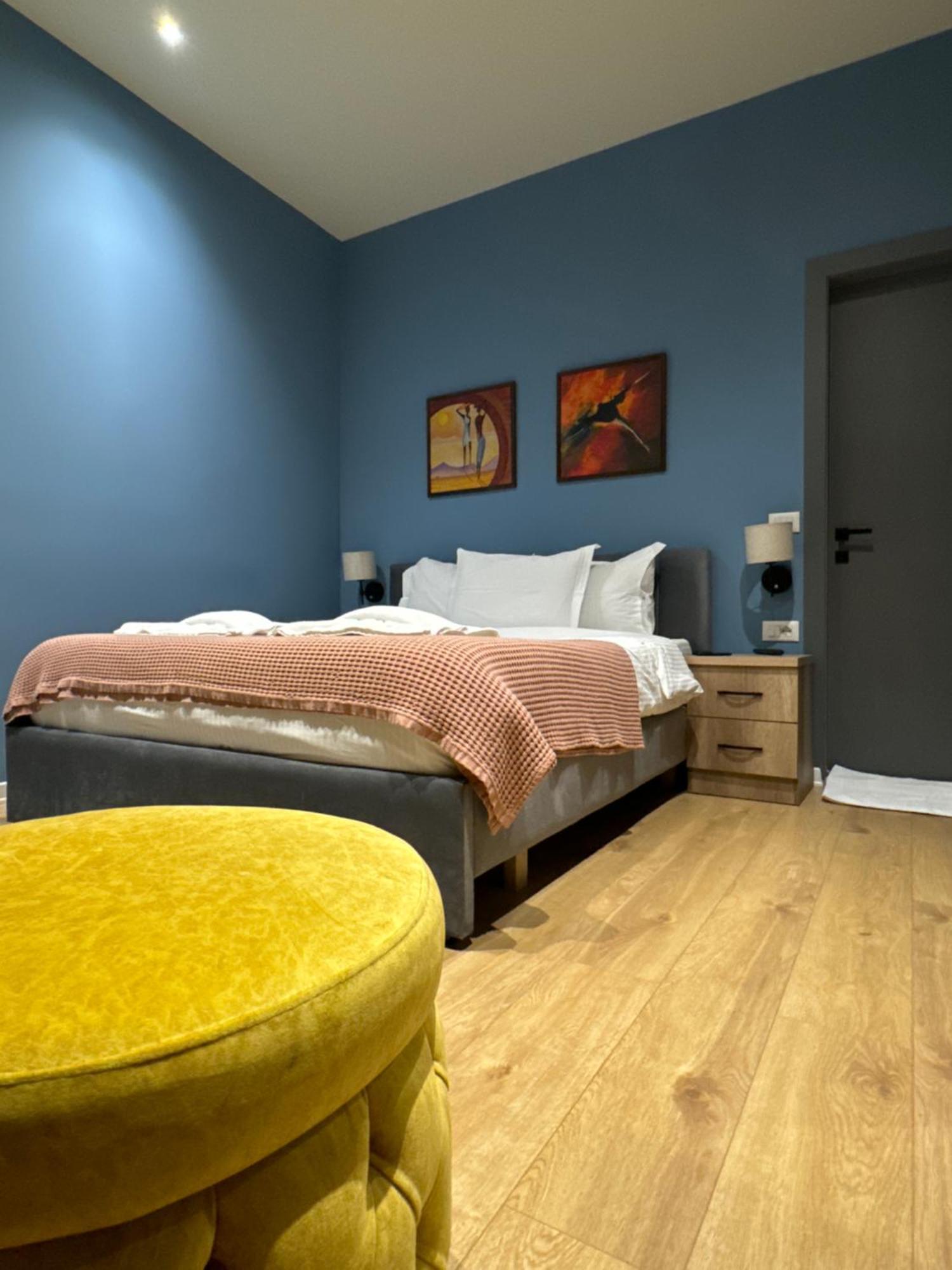 Hotel Tirona Тирана Екстер'єр фото