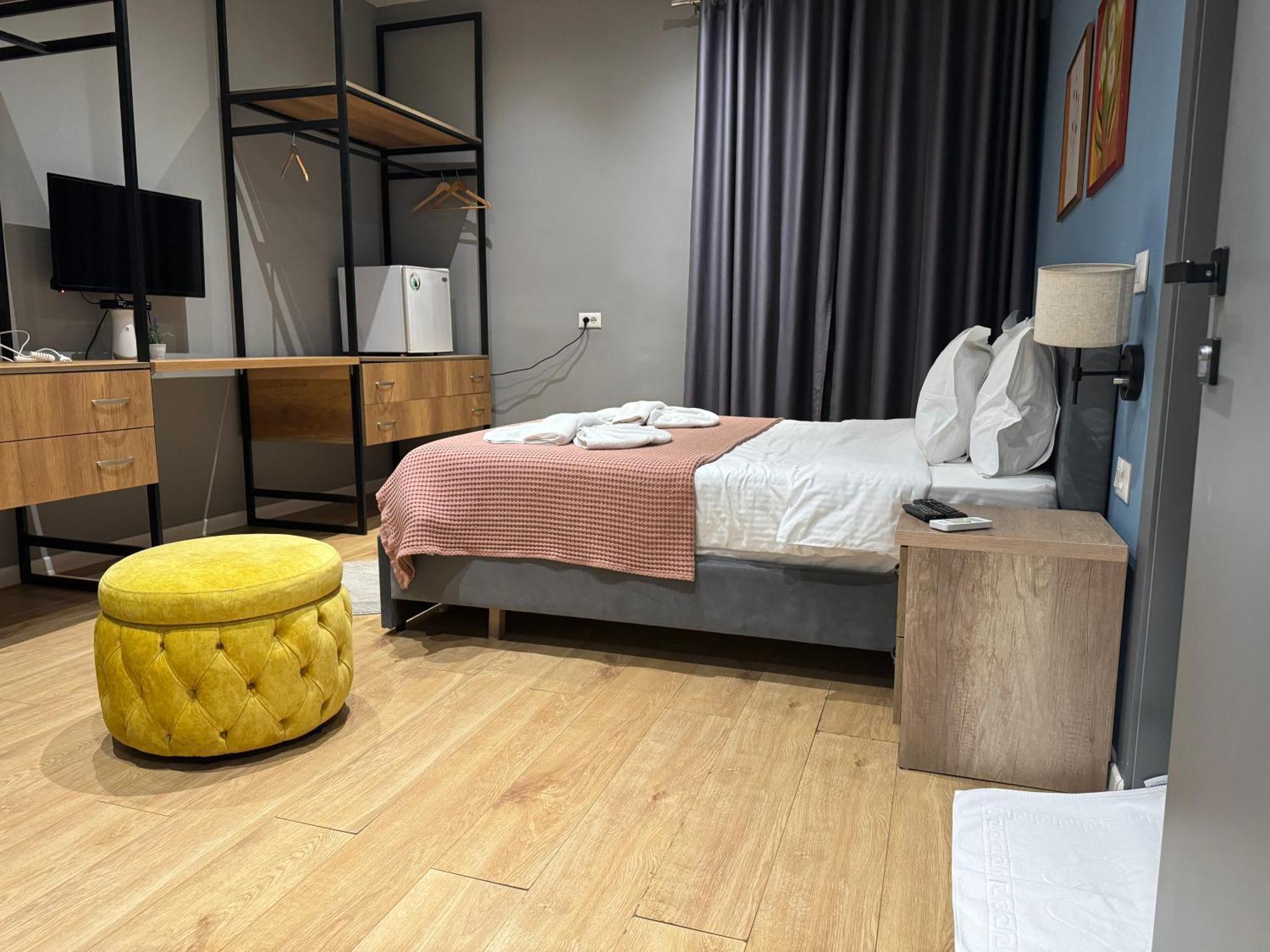 Hotel Tirona Тирана Екстер'єр фото