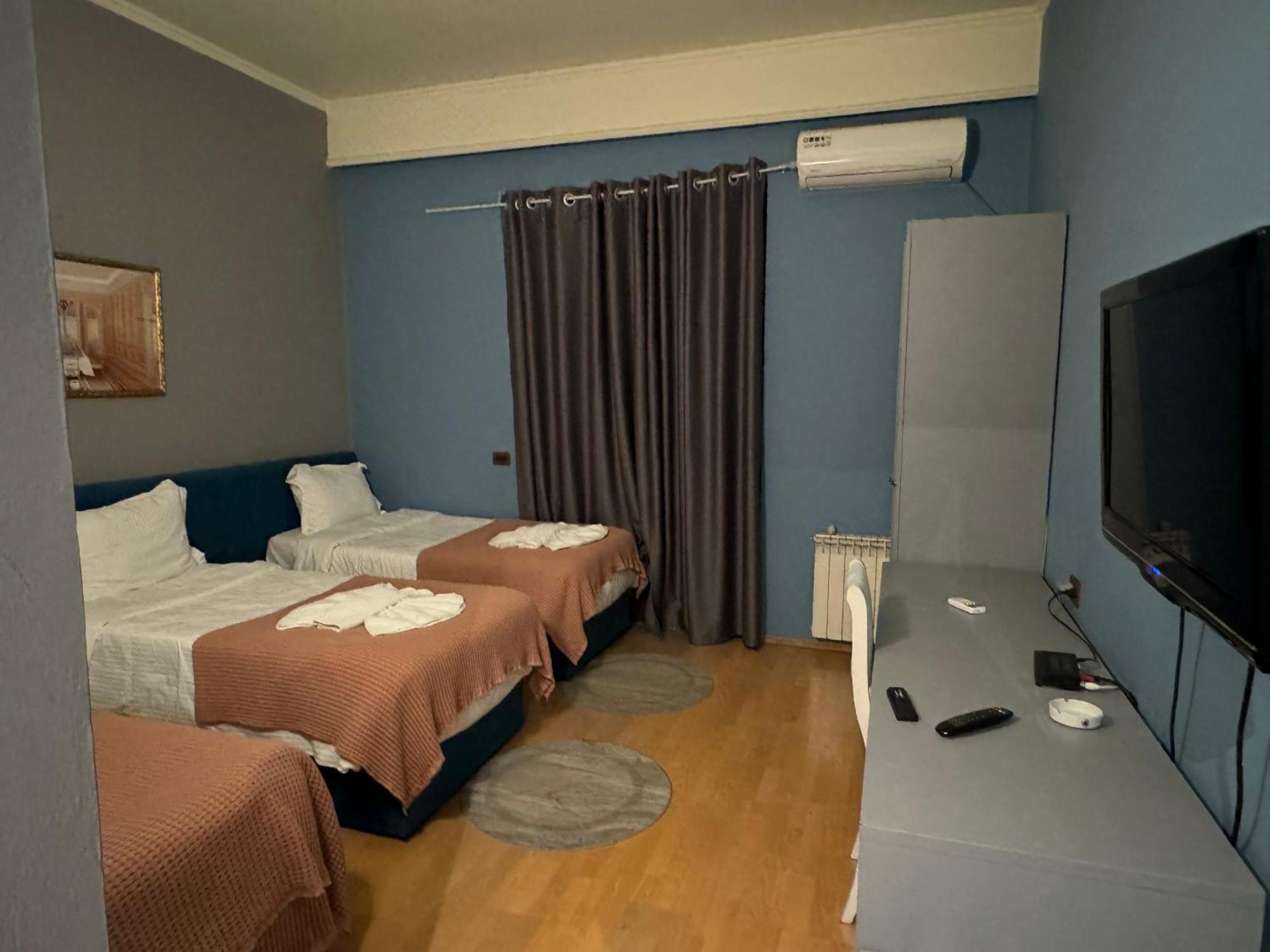 Hotel Tirona Тирана Екстер'єр фото