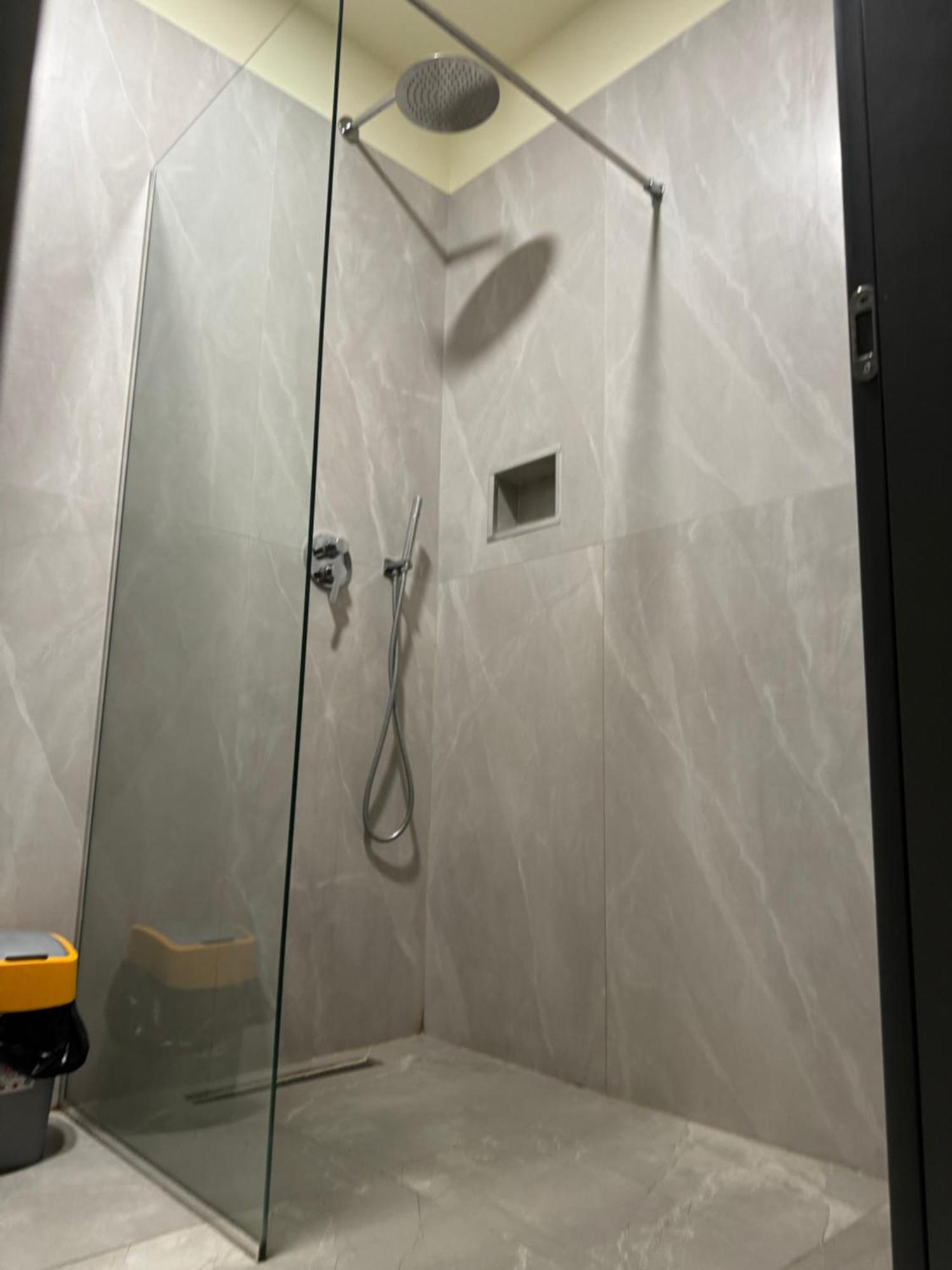 Hotel Tirona Тирана Екстер'єр фото